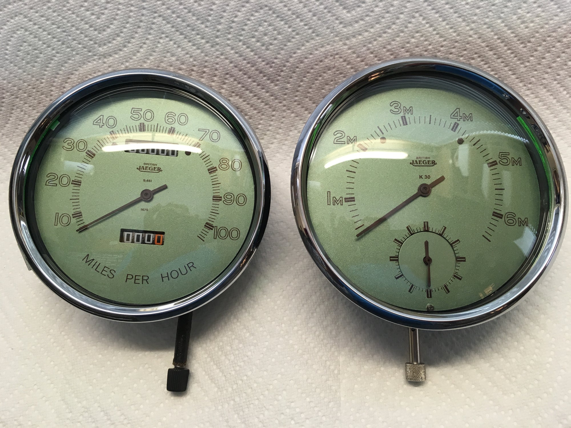 TACHOMETER