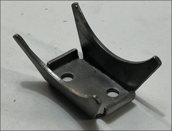 EE580-Bracket, oil filter. TB & early TC