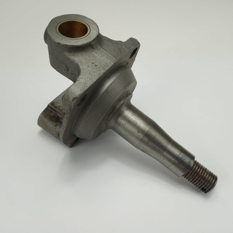 Steering knuckle, R/H, ORIGINAL (magnafluxed) w/new king pin bushings