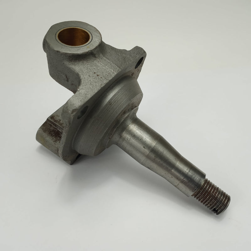 Steering knuckle, L/H, ORIGINAL (magnafluxed) w/new king pin bushings