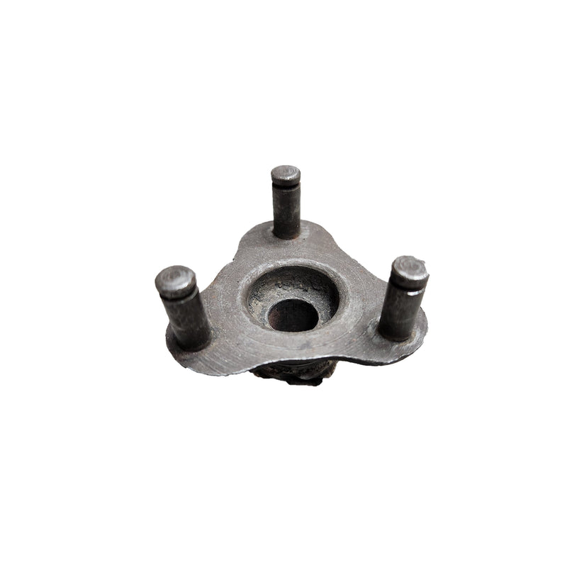 KL013-Center plate w/ 3 studs, spigot bearing