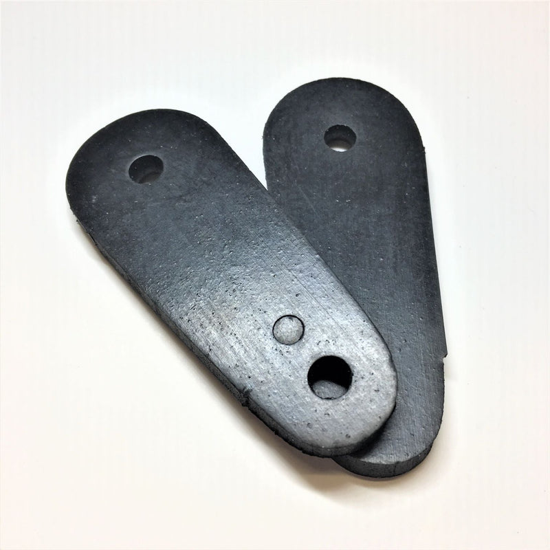 Pad set, wing to brace below side lamp